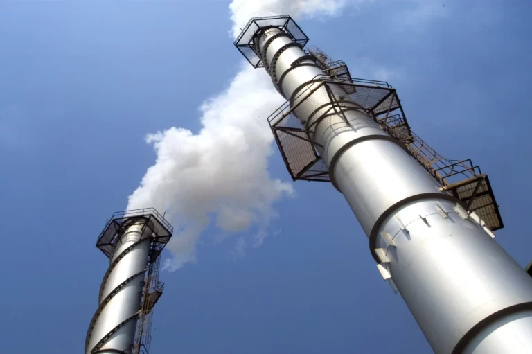 Ensuring efficiency Key tips for evaluating steel chimneys in the petroleum industry